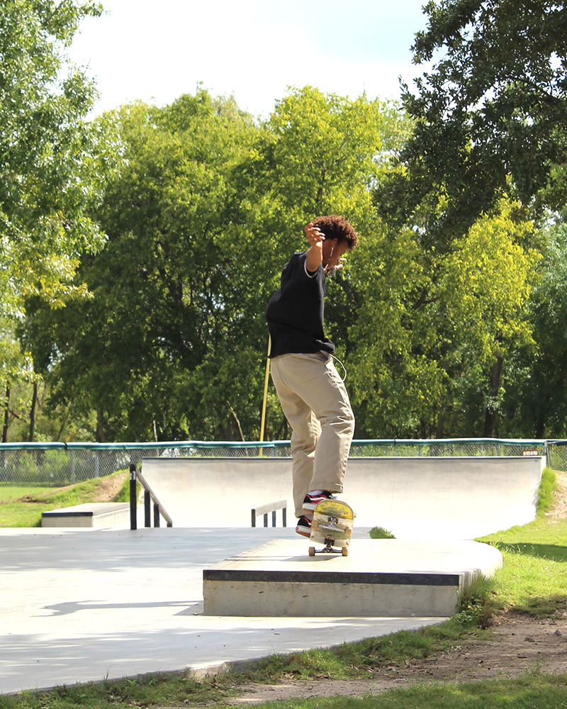 Kids skateboarding at Main City park